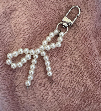Handbag accessory - pearl bow