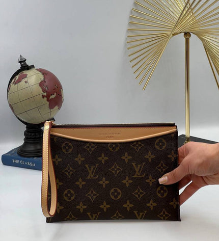Louis Vuitton- Letter bag