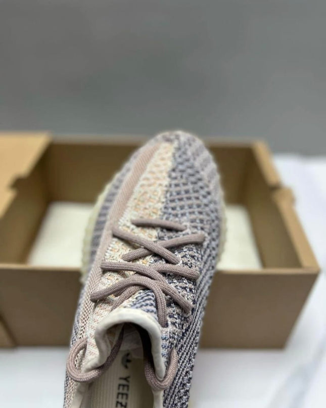 Yeezy Boost 350 V2                 ASH PEARL MODEL