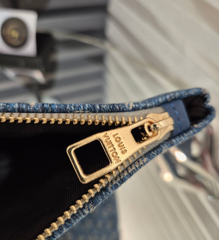 Louis Vuitton - Letter bag