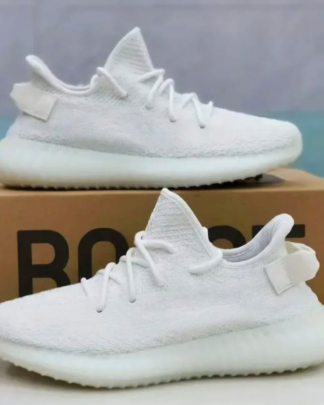 Yeezy Boost 350 V2            CREAM WHITE MODEL