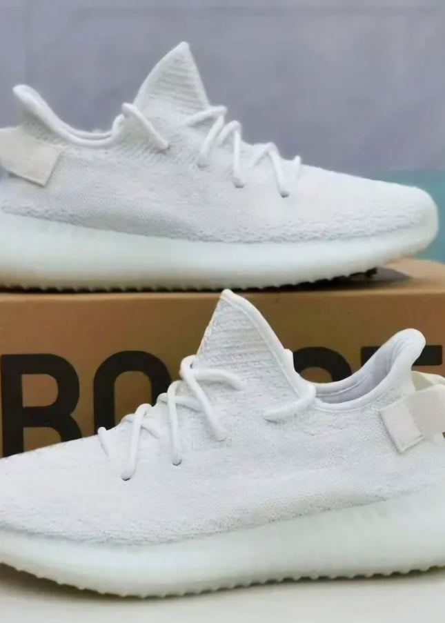 Yeezy Boost 350 V2            CREAM WHITE MODEL