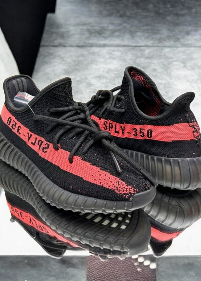 Yeezy boost 350 V2              Cored Red Black Model