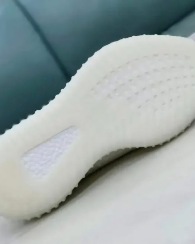 Yeezy Boost 350 V2            CREAM WHITE MODEL