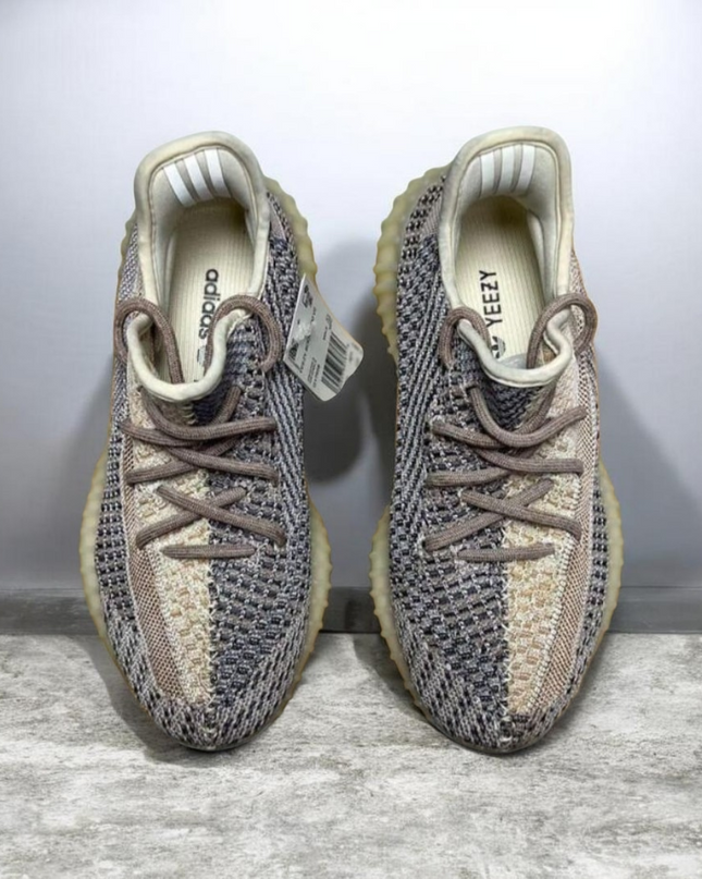 Yeezy Boost 350 V2                 ASH PEARL MODEL