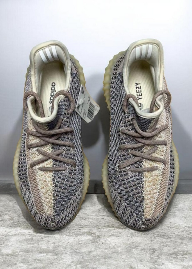 Yeezy Boost 350 V2                 ASH PEARL MODEL