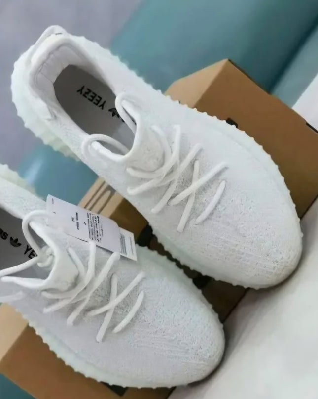 Yeezy Boost 350 V2            CREAM WHITE MODEL